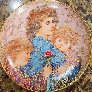 EDNA HIBEL Mother's Day‎ Plate 1990 May 12, 1990  Elizabeth Jordan and Janie